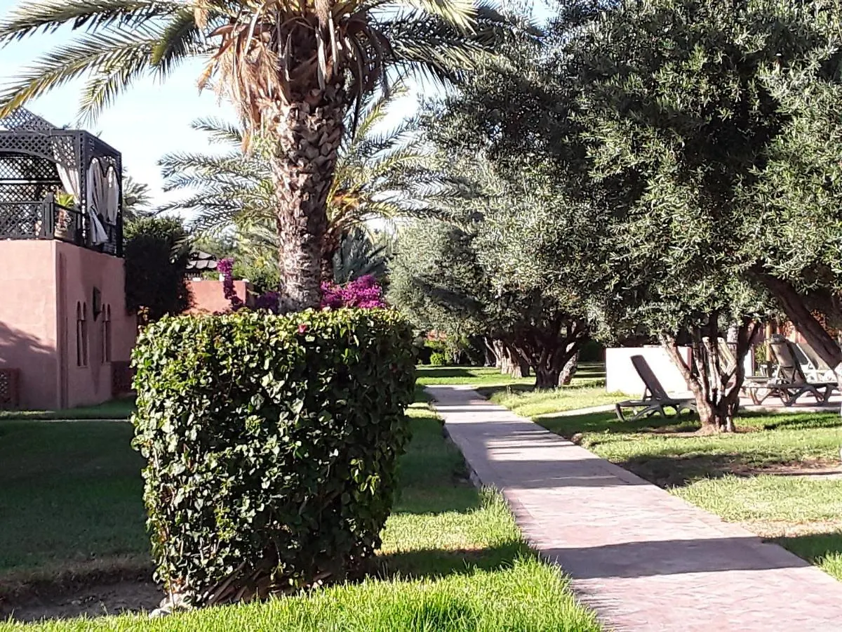 Riad Lola Maria Dans La Palmeraie 0*, Marakeş